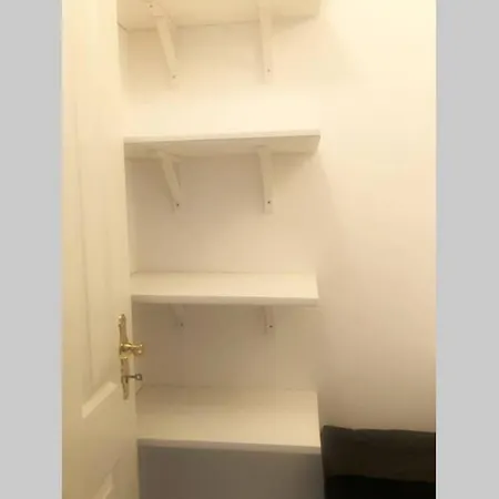 Gemuetliche Sanierte 1 Mit Privatem Parkplatz Im Zentrum